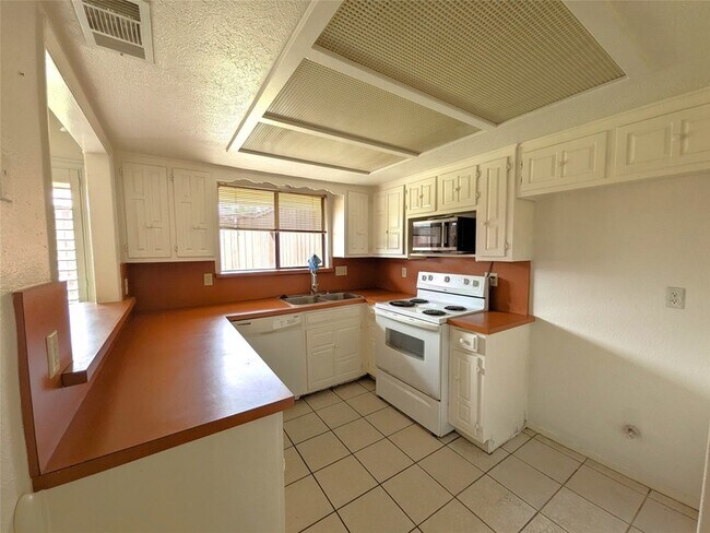 Building Photo - 3302 Townbluff Pl
