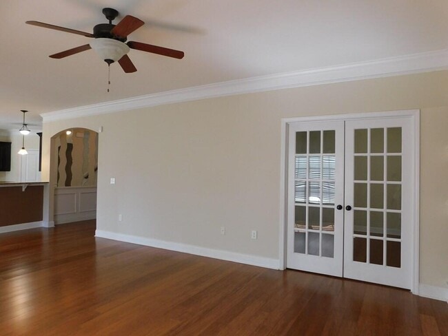 Building Photo - 580 Brutsch Avenue