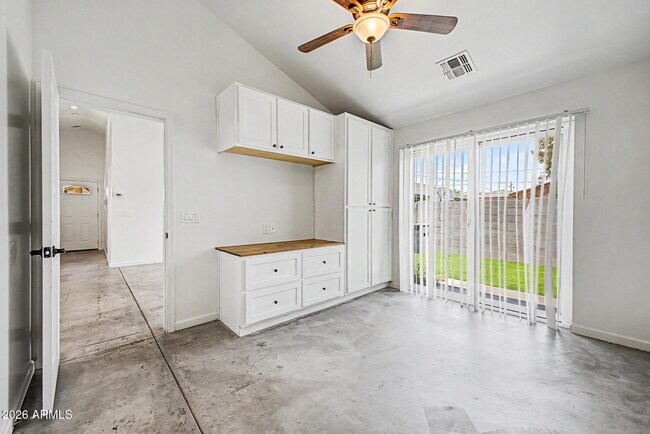 Building Photo - 505 N 16th Ave
