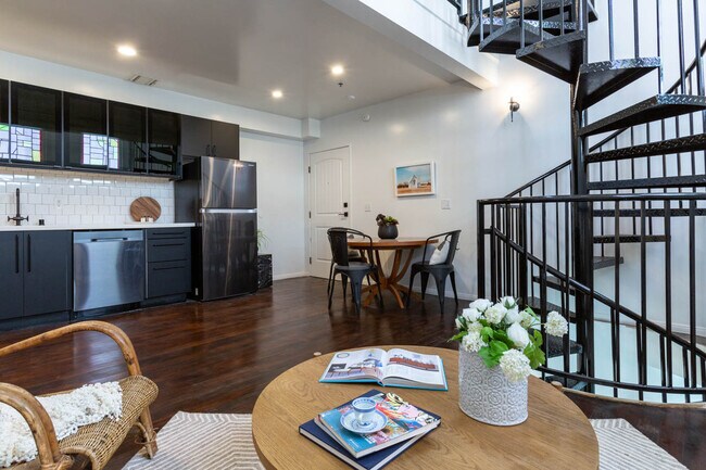 Building Photo - 900 N Hoover St