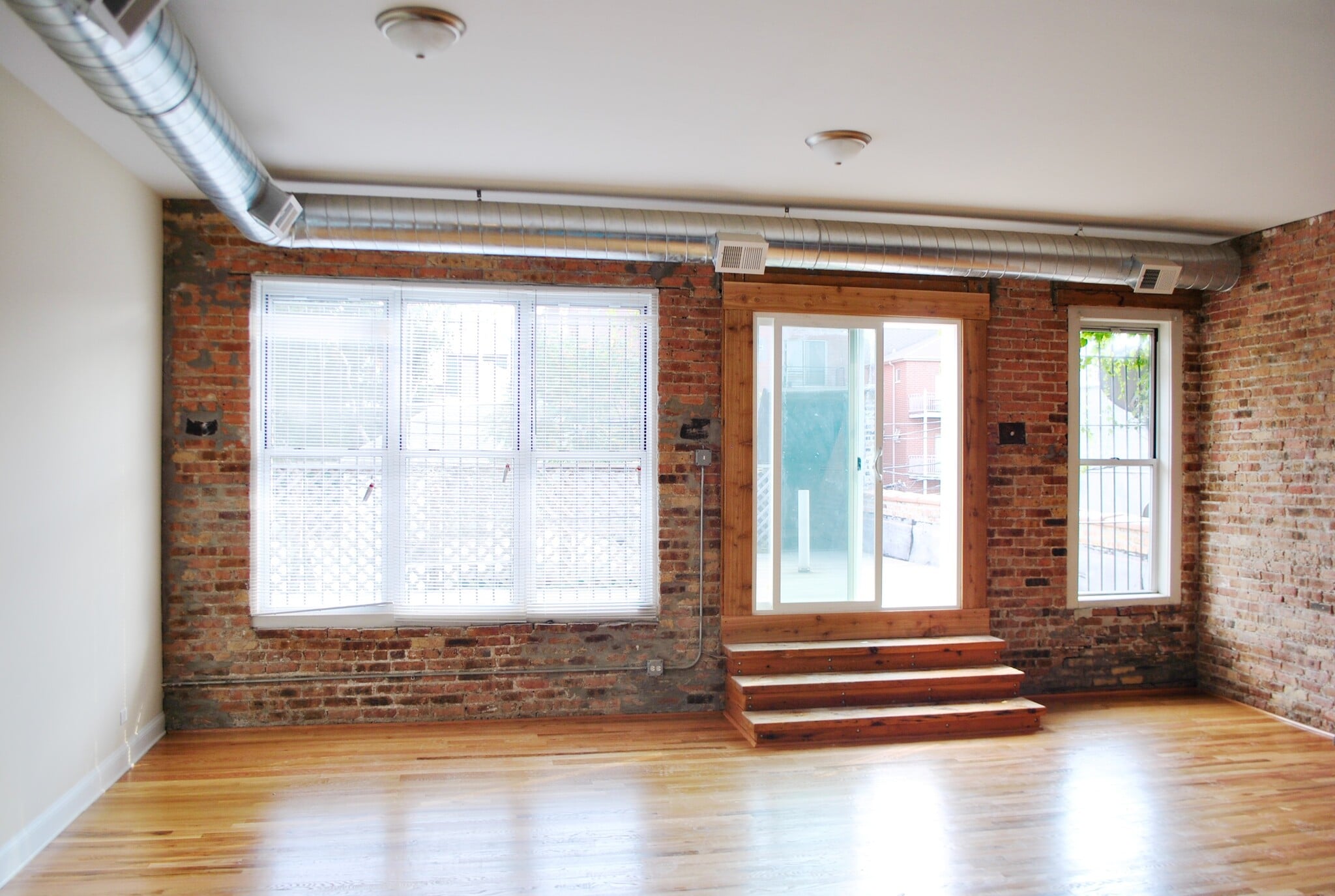 Building Photo - 2025 W North Ave