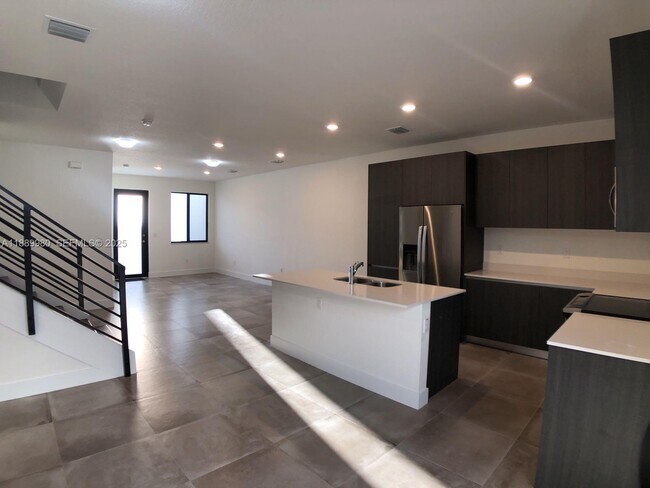 Building Photo - 497 SW 91st Ct