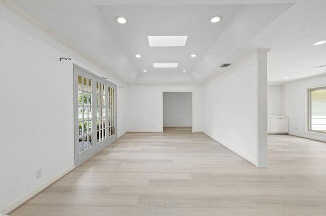 Building Photo - 6249 Overbrook Ln