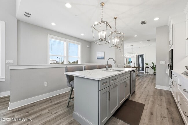 Building Photo - 115 1st St S