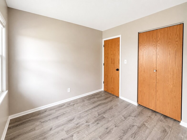 Building Photo - 1239 Bellflower Ave
