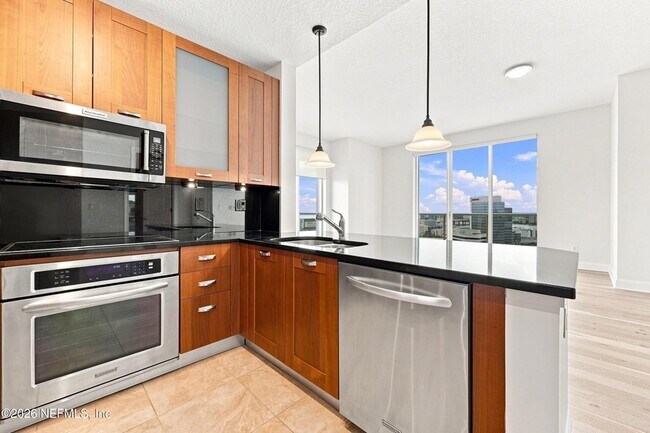 Building Photo - 1431 Riverplace Blvd