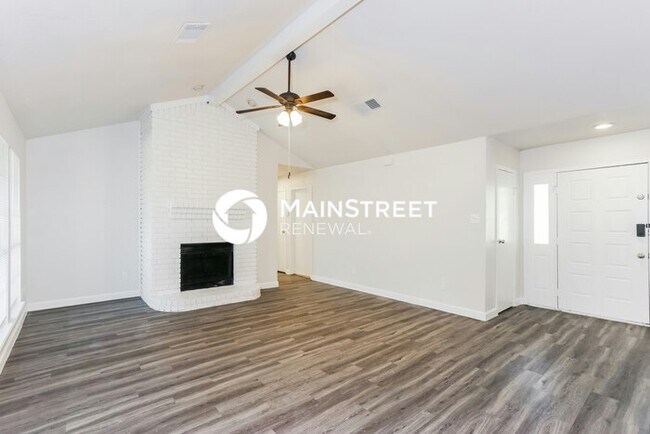 Building Photo - 3 Bedroom Pet-Friendly Home in Lewisville, TX with Main Street Renewal