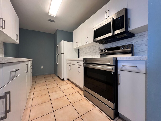 Building Photo - 21440 NW 40th Cir Ct