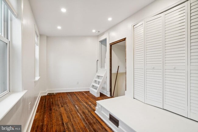 Building Photo - 136 Carpenter St