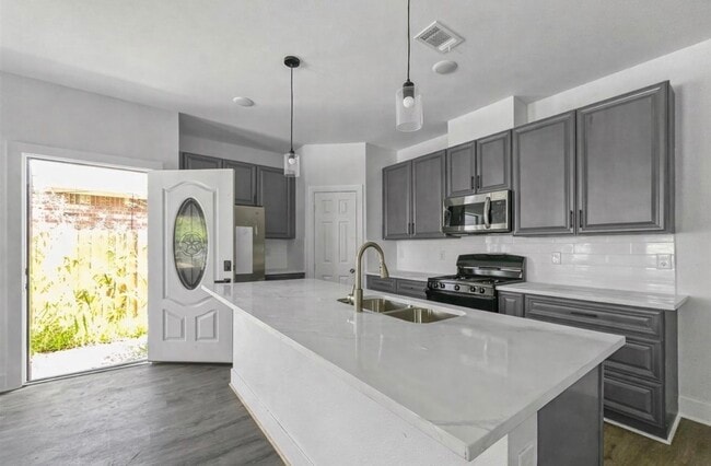 Building Photo - 6010 Bobby Burns St