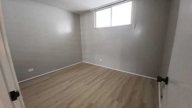 Building Photo - 469 Ena Rd