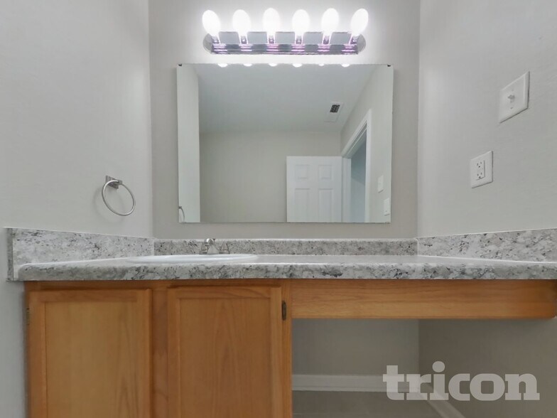 Building Photo - 4518 Redcliff S Ln