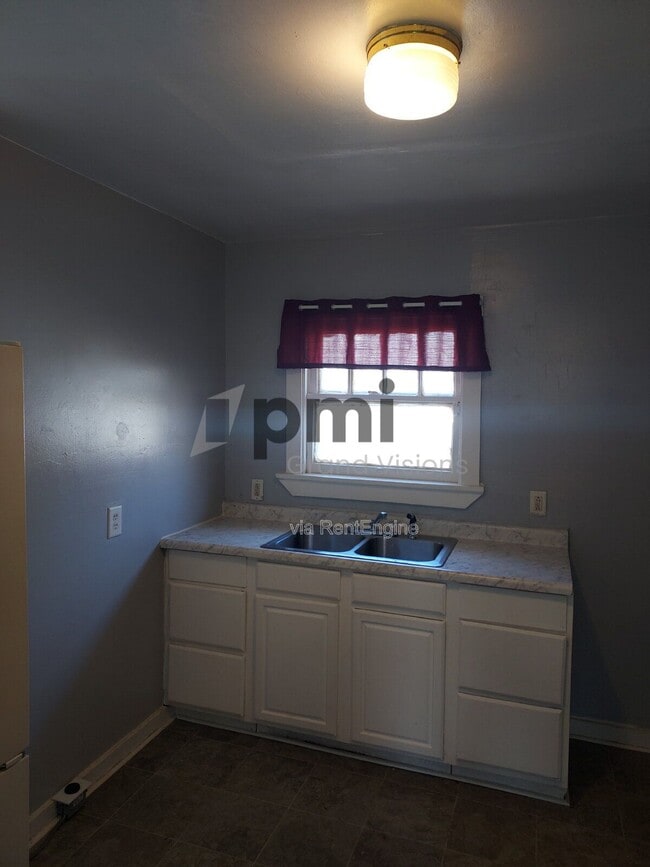 Building Photo - 1312 E Olive St