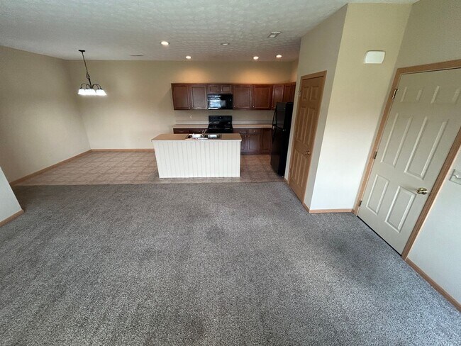 Building Photo - Modern & Spacious 3-Bedroom Ranch Condo!