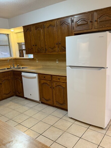 Building Photo - 1802 Archer Dr