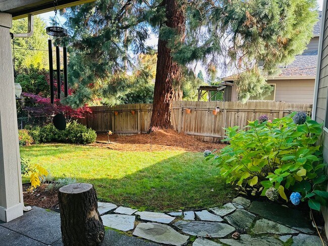 Building Photo - Beautiful Custom Felida Home