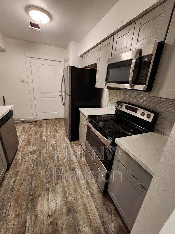 Building Photo - 2677 Gessner Rd