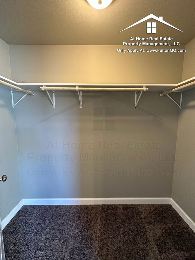 Building Photo - 1304 1 Preston Dr