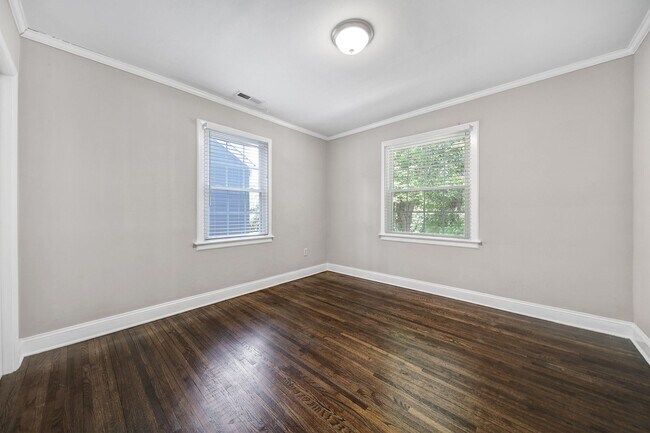 Building Photo - Lovely 2 Bed 1 Bath Bungalow Home in Charl...