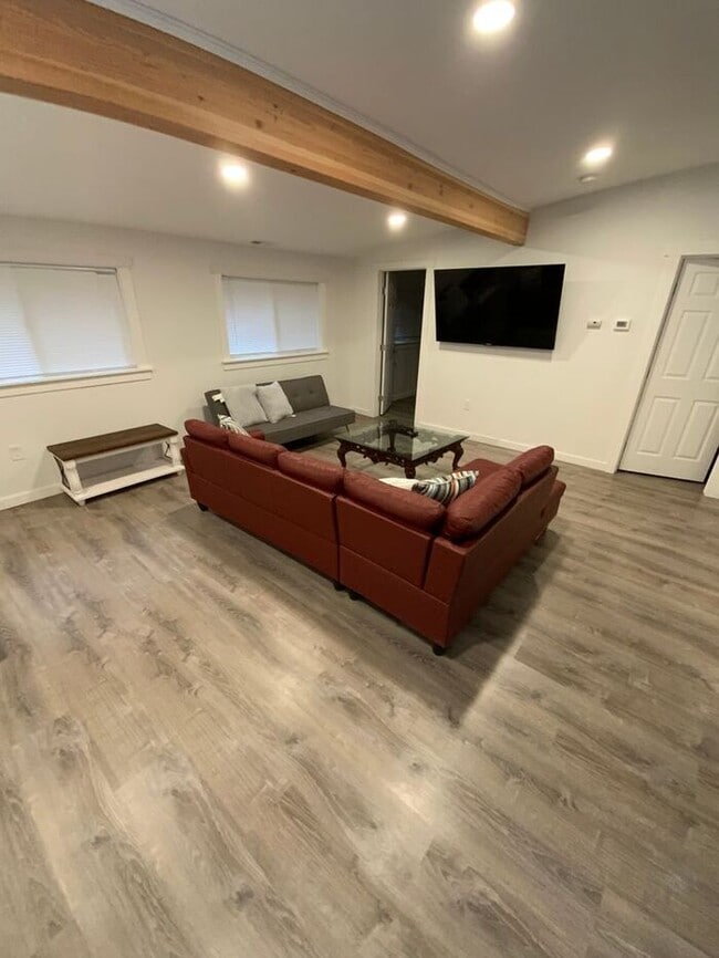 Building Photo - AVAILABLE NOW!!! Puyallup Valley 2bdr 2 bath