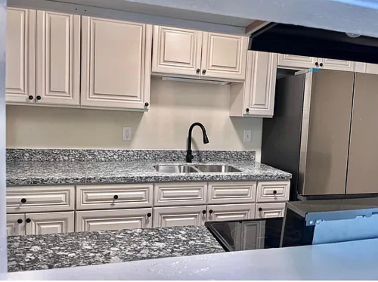 Kitchen - 705 Vouray Dr