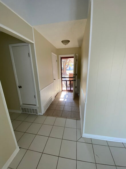 Building Photo - 2709 Shawn Dr