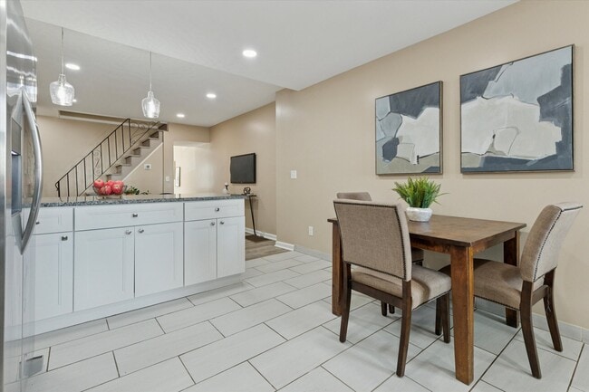 Building Photo - 39 W Front St