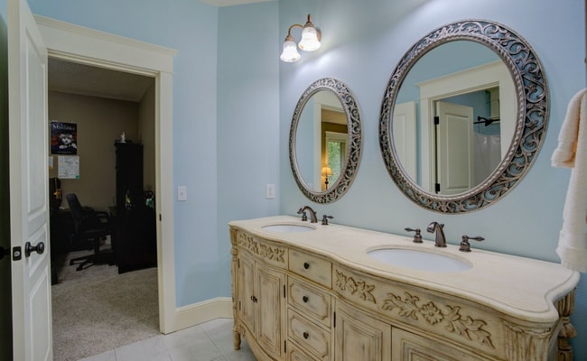 Building Photo - 4 bed/4bath, 5000sqft, adult home? Sober living? Barton Park!