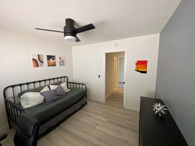 Building Photo - S-1073