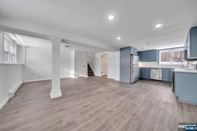 Building Photo - 231 Hudson Ave