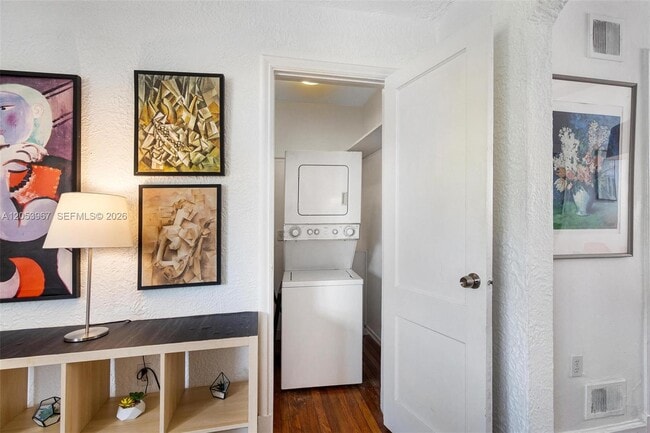 Building Photo - 39 Sidonia Ave