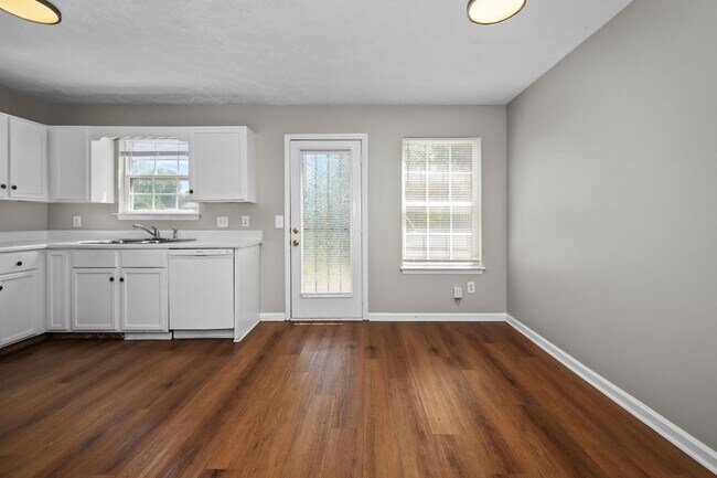 Building Photo - 2320 Willowbrook Dr