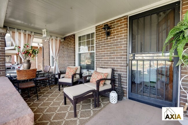 Building Photo - Downing