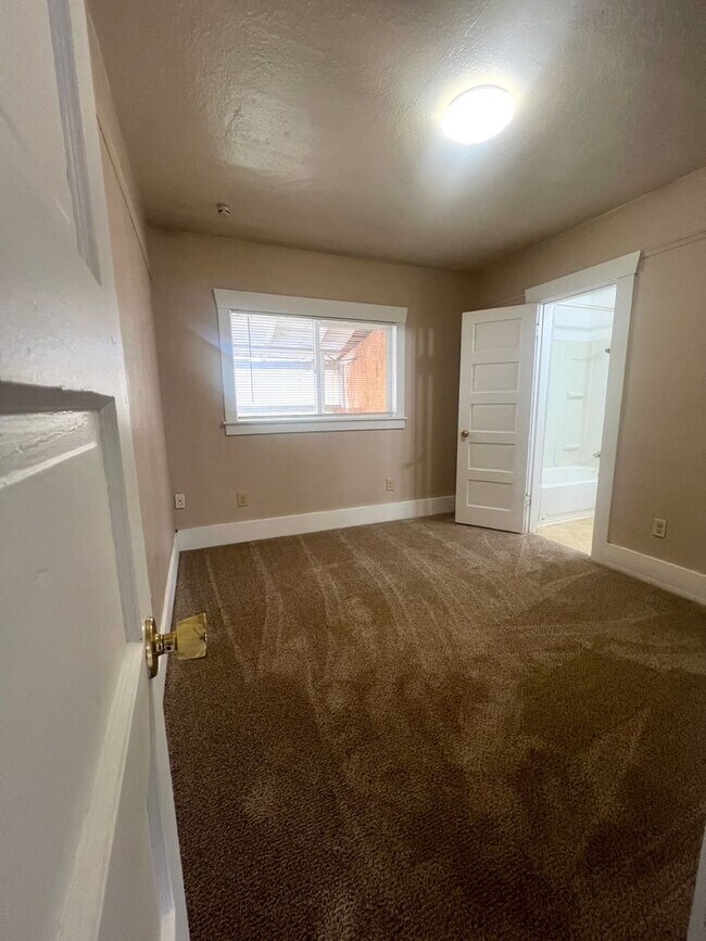 Building Photo - 1257 E Fremont St