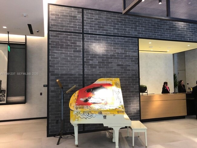 Building Photo - 121 NE 34th St