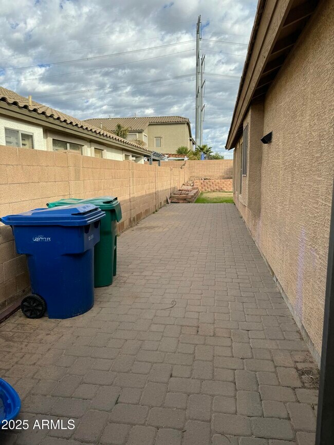 Building Photo - 11448 E Petra Ave