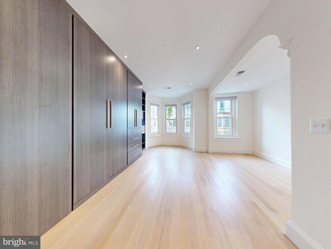 Building Photo - 1808 Riggs Pl NW