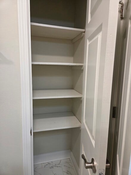 Ustairs Bath Closet - 218 Terry Pky