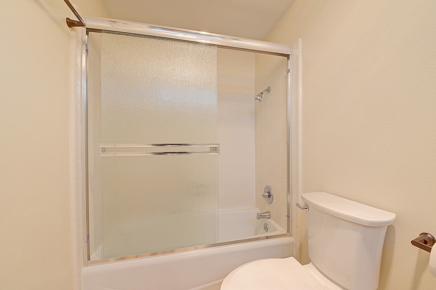 Master bath - 338 Orizaba Ave