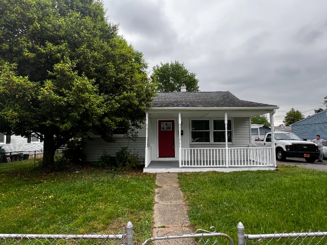 Building Photo - 220 Locust Ln