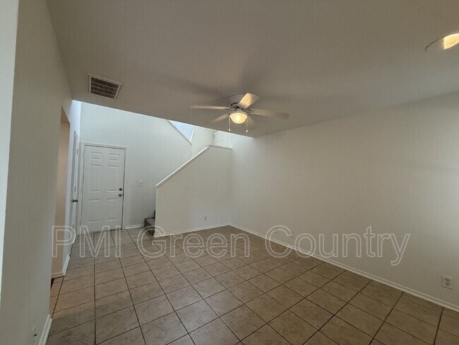 Building Photo - 6028 S 90th E Pl