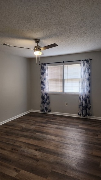 Building Photo - 626 Surfside Dr