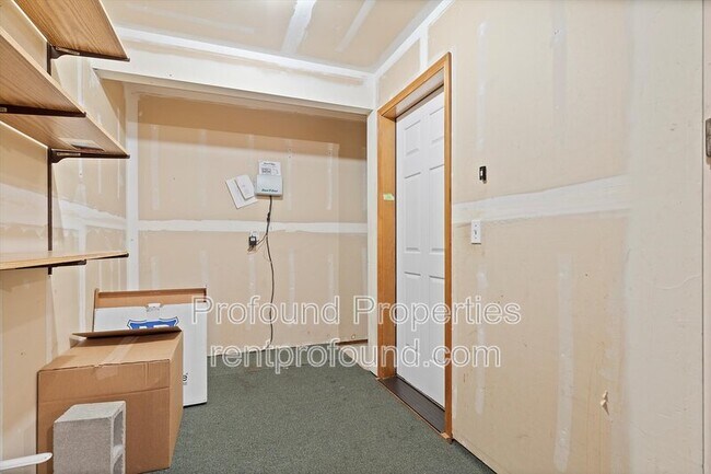 Building Photo - 7533 SW Applegate Dr