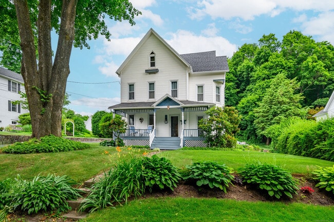 Primary Photo - 23 Reservoir St