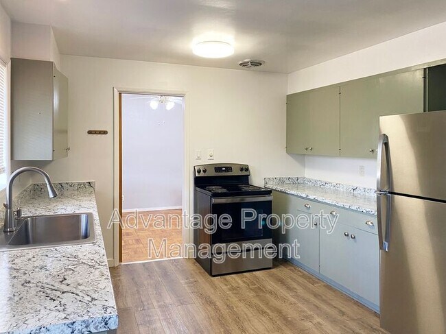 Building Photo - 5230 NE Laurel Dr