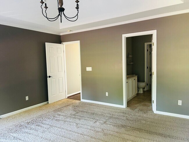 Building Photo - Charming 3-Bedroom Ranch in Greer’s Covete...