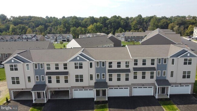 Building Photo - 1817 Shady Ln