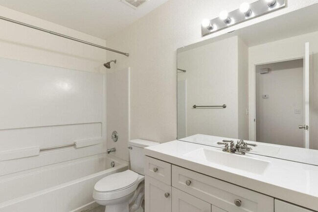 Building Photo - 8402 Snowdrop Ct