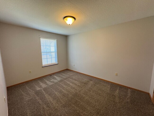 Building Photo - 130 NW 171 Rd