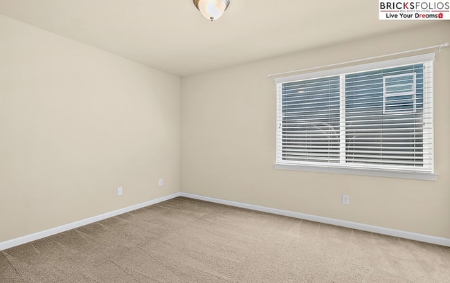 Building Photo - Natural Light-Filled Renton Home with Space to Live & Entertain!